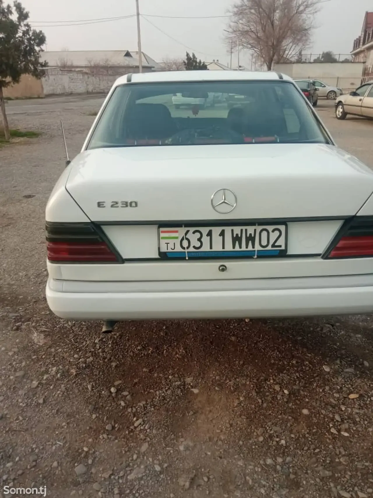 Mercedes-Benz W124 1988 · 2.0 MT