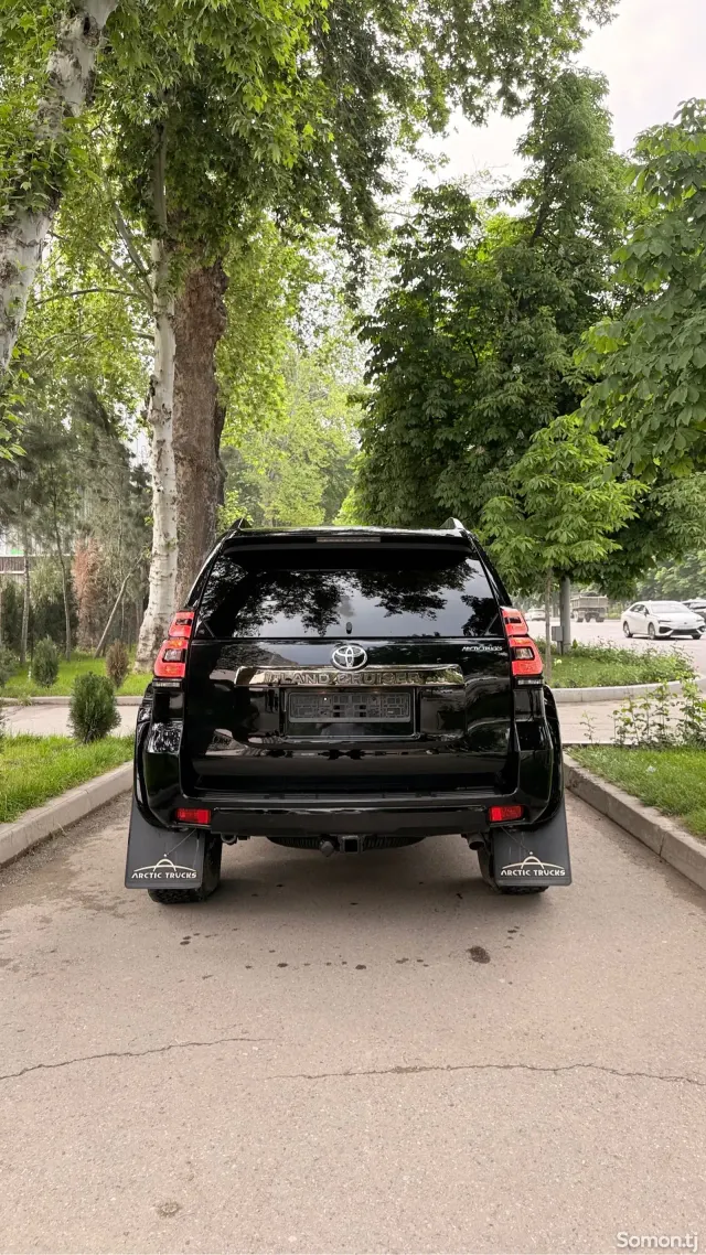 Toyota Land Cruiser Prado 2022 · 2.8 AT