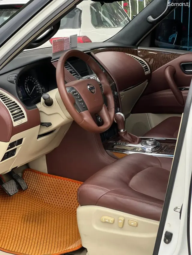 Nissan Patrol 2012 · 5.6 AT