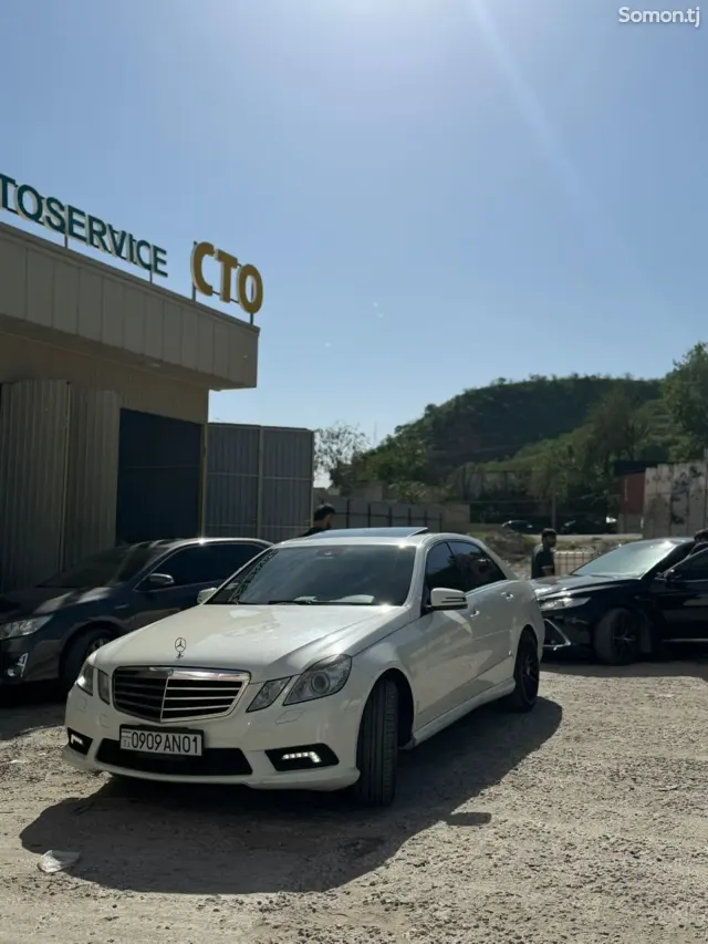 Mercedes-Benz E class 2011 · 3.5 AT