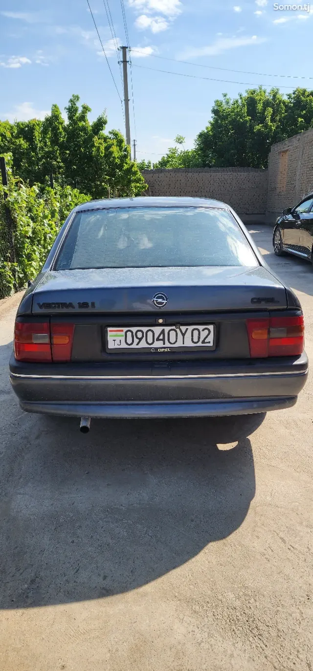 Opel Vectra A 1995 · 1.6 MT