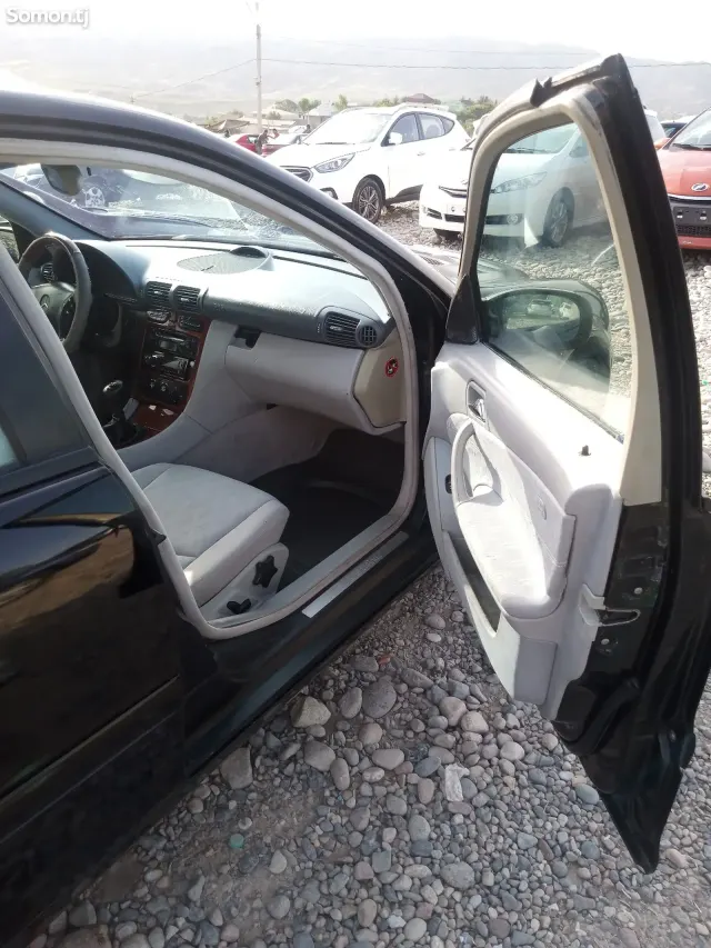 Mercedes-Benz C class 2004 · 2.0 MT
