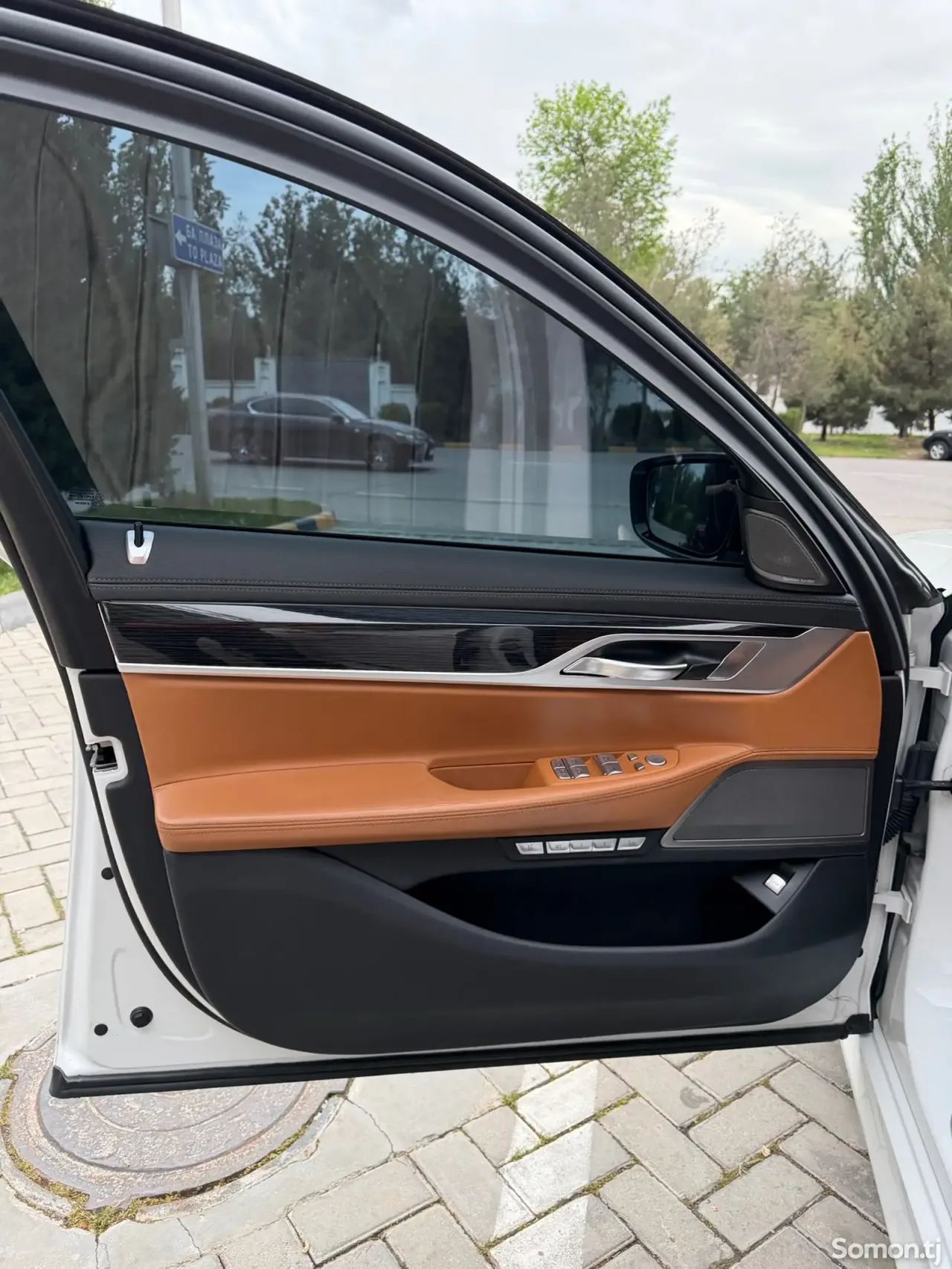 BMW 7 series 2017 · 4.0 AT