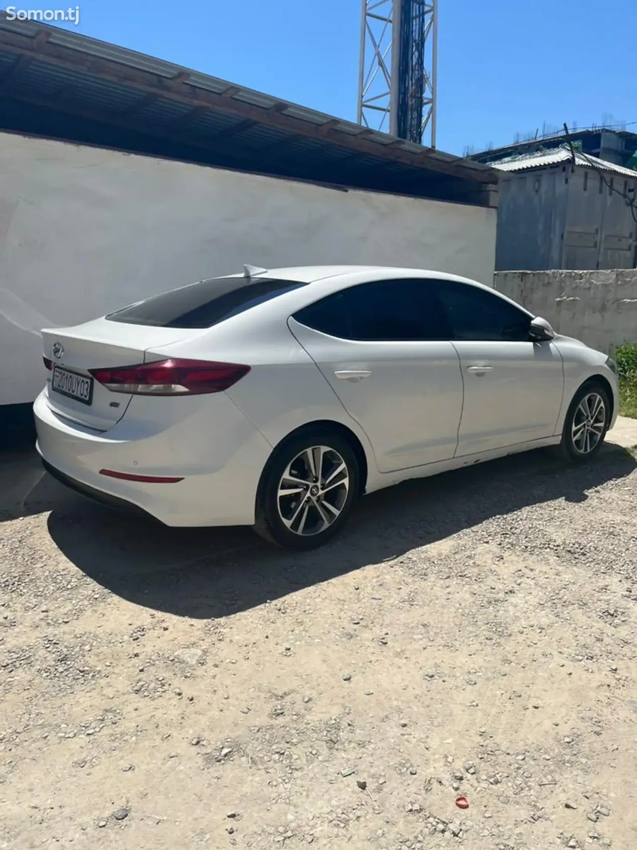 Hyundai Avante 2015 · 1.6 AT