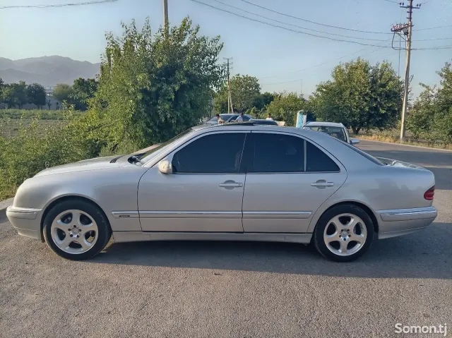 Mercedes-Benz E class 2000 · 2.8 AT