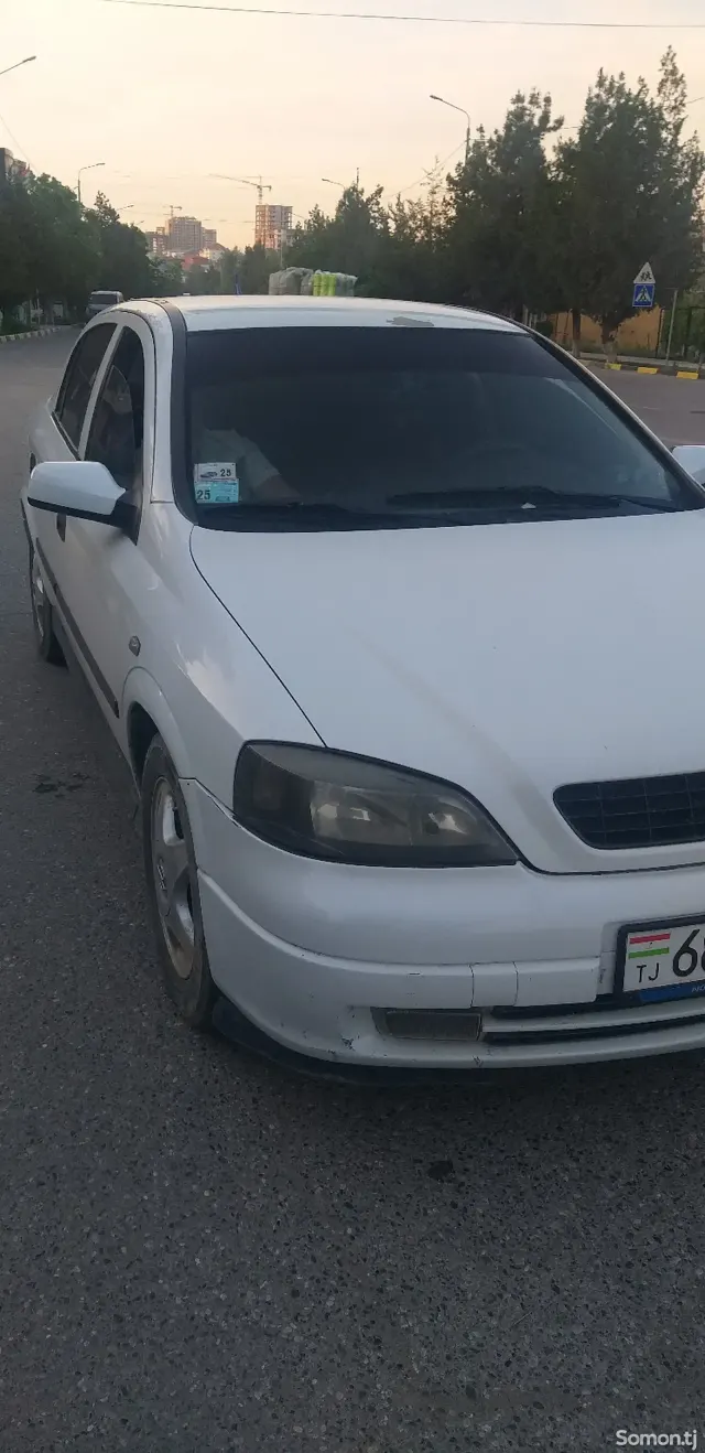 Opel Astra G 1999 · 1.6 MT