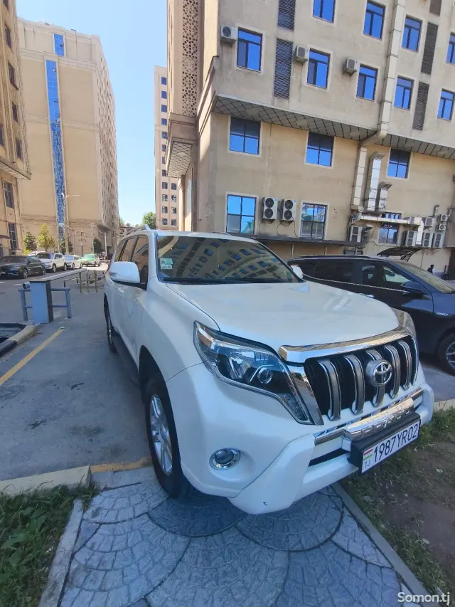 Toyota Land Cruiser Prado 2011 · 2.7 AT