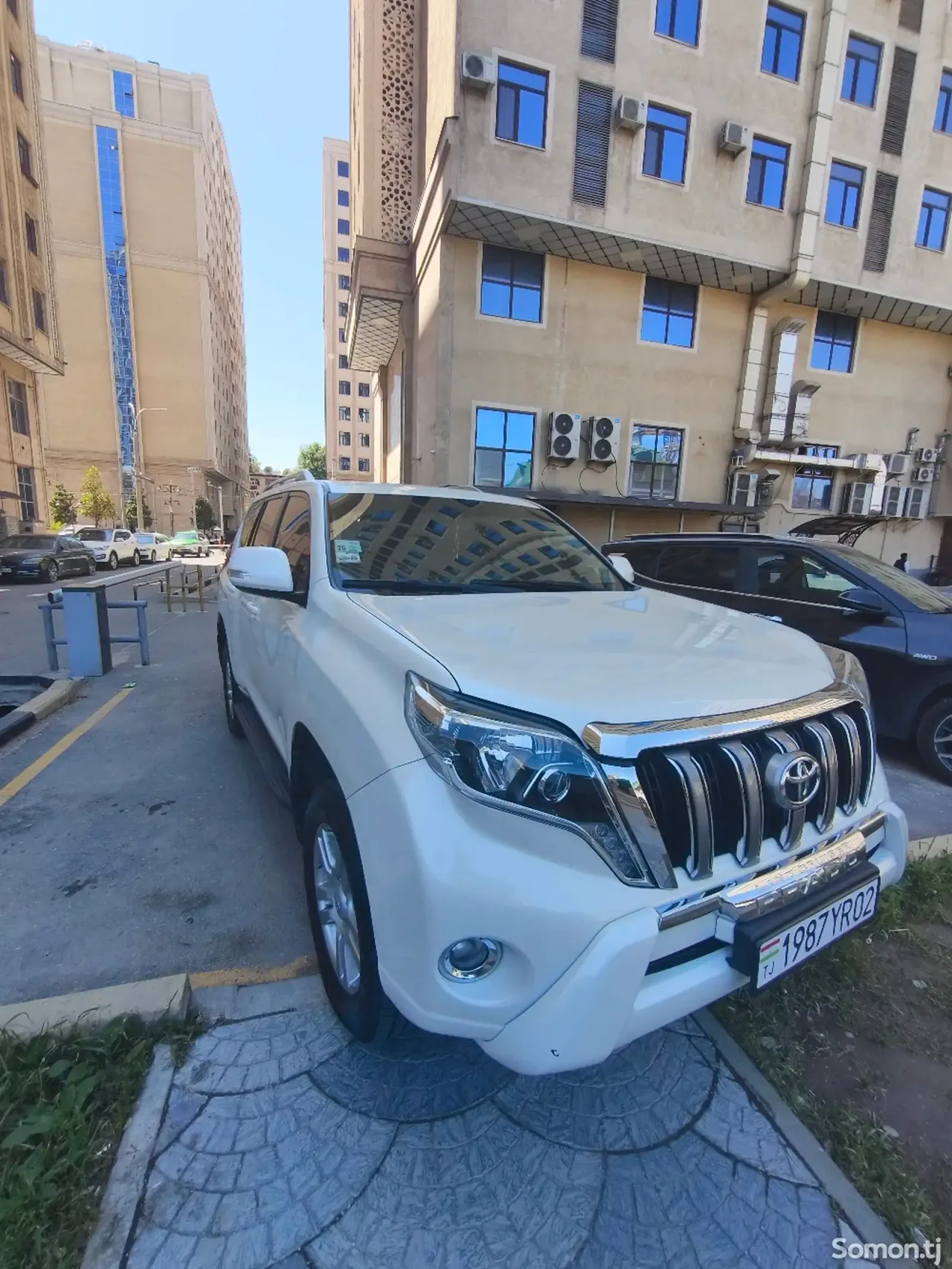 Toyota Land Cruiser Prado 2011 · 2.7 AT