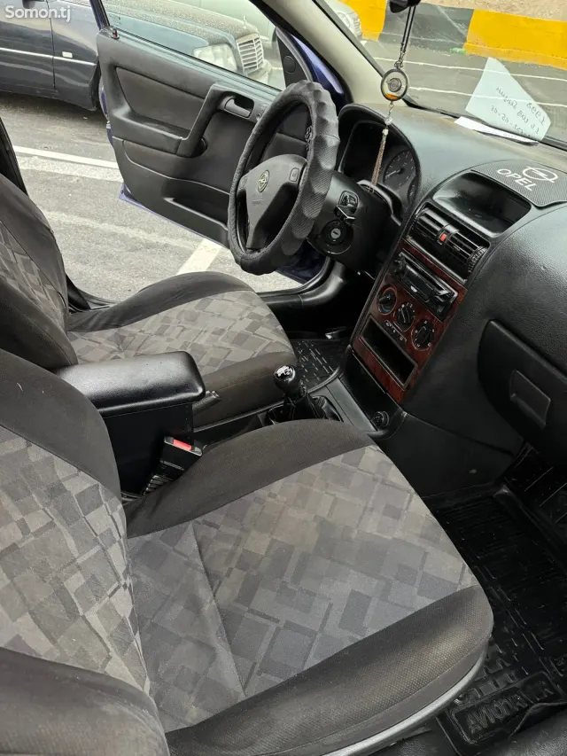 Opel Astra G 1998 · 1.6 MT