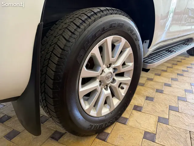 Toyota Land Cruiser Prado 2016 · 2.8 AT