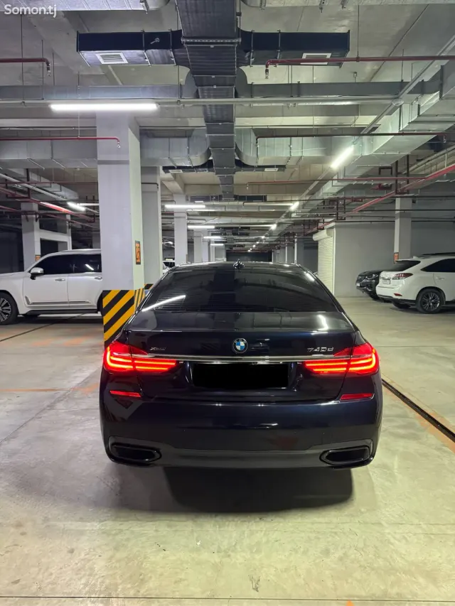 BMW 7 series 2016 · 4.0 AT