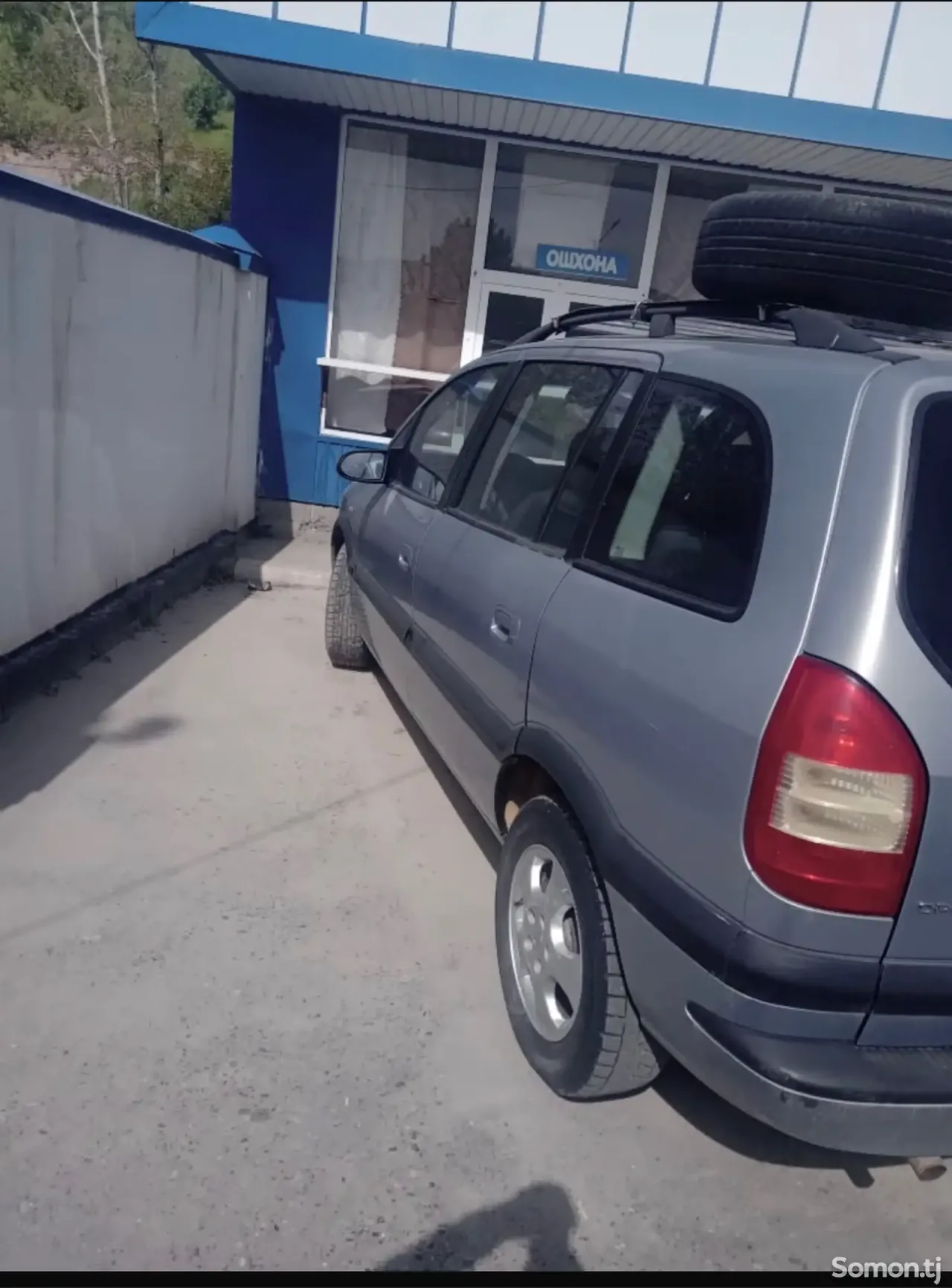 Opel Zafira 1999 · 1.8 MT