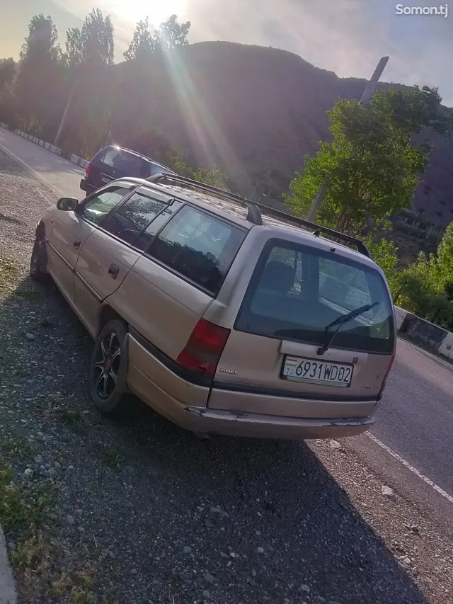 Opel Astra F 1999 · 1.6 MT
