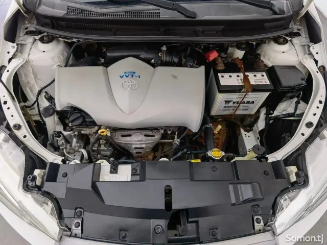 Toyota Yaris 2015 · AT