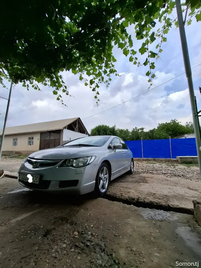 Honda Civic 2007 · 1.8 AT