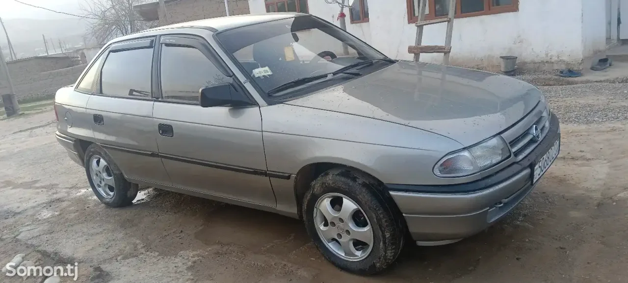 Opel Astra F 1995 · 1.6 MT