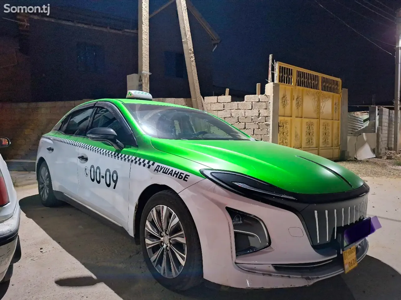 Hongqi E-QM5 2024 · AT