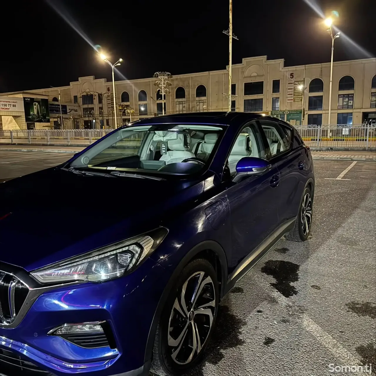 Hongqi E-HS3 2019 · AT