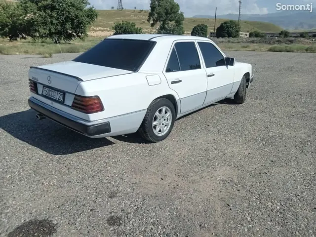 Mercedes-Benz W124 1990 · 2.0 MT