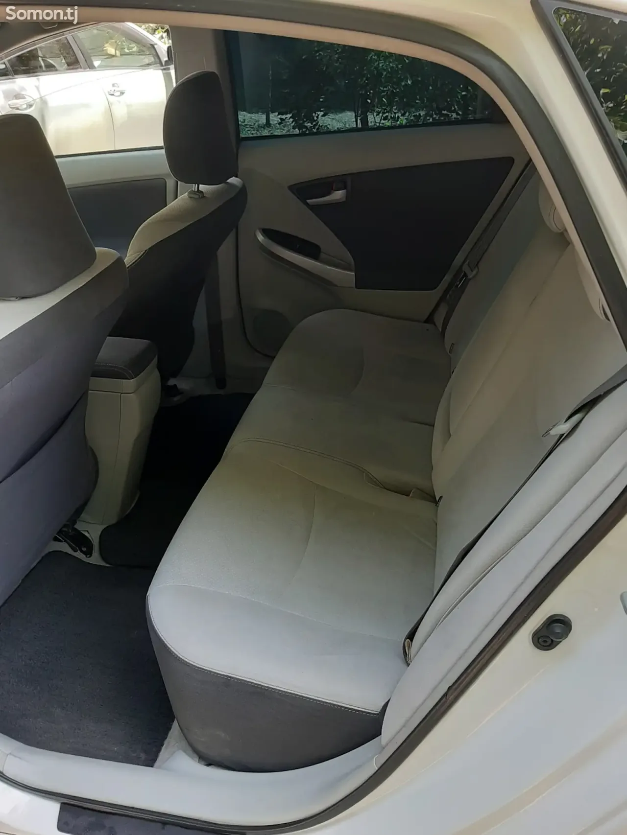 Toyota Prius 2011 · 1.8 AT