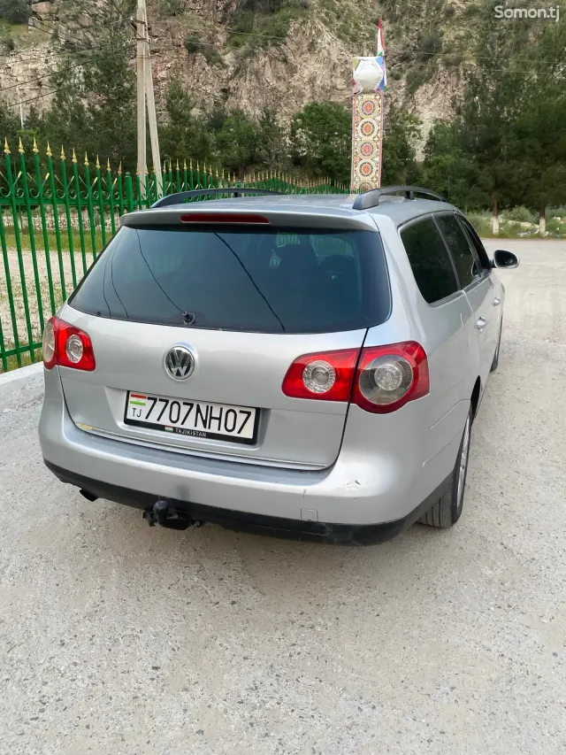 Volkswagen Passat 2006 · 2.0 MT