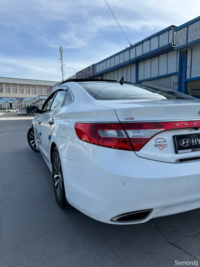 Hyundai Grandeur 2012 · 2.4 AT
