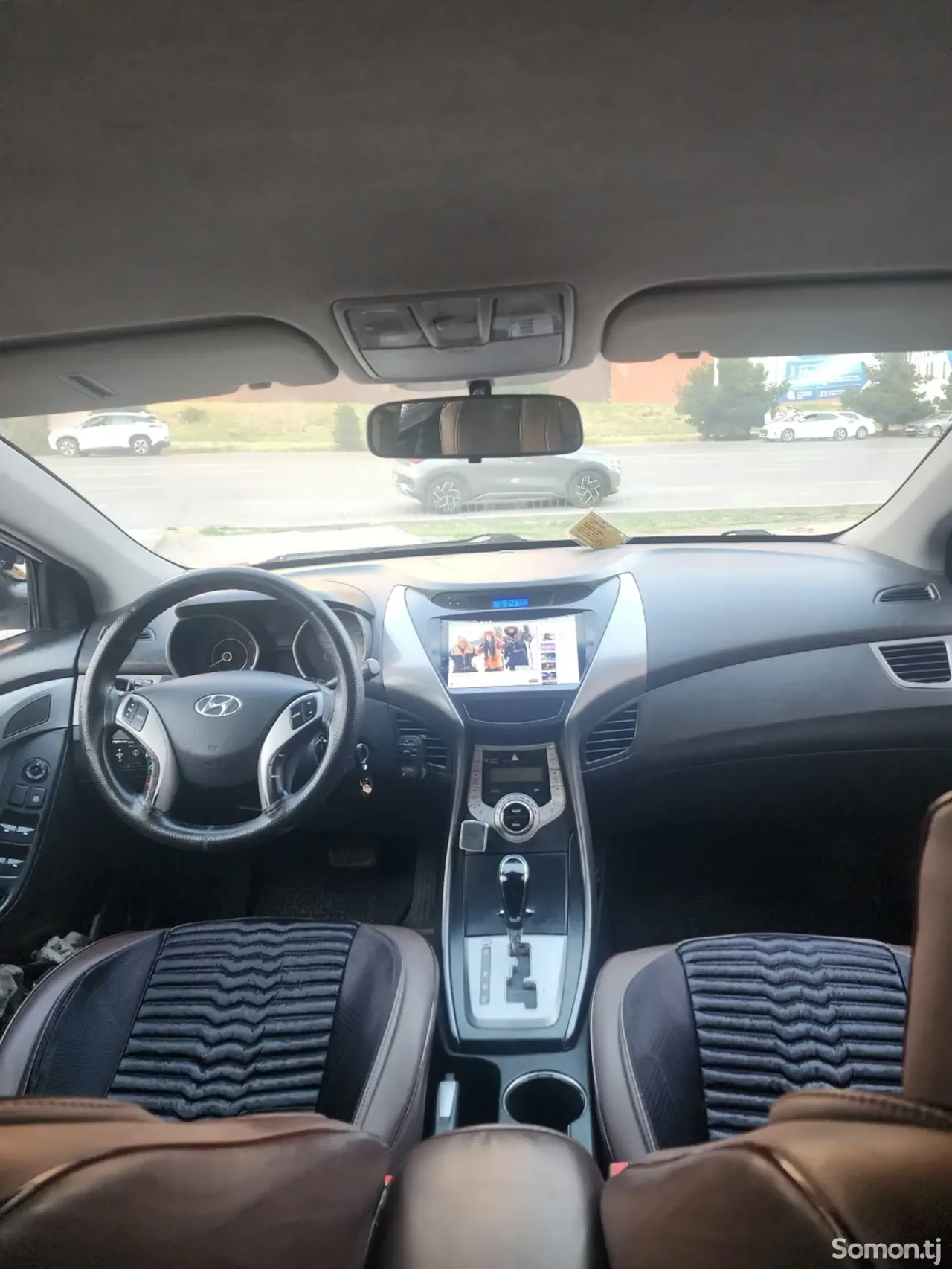 Hyundai Elantra 2012 · 1.6 AT