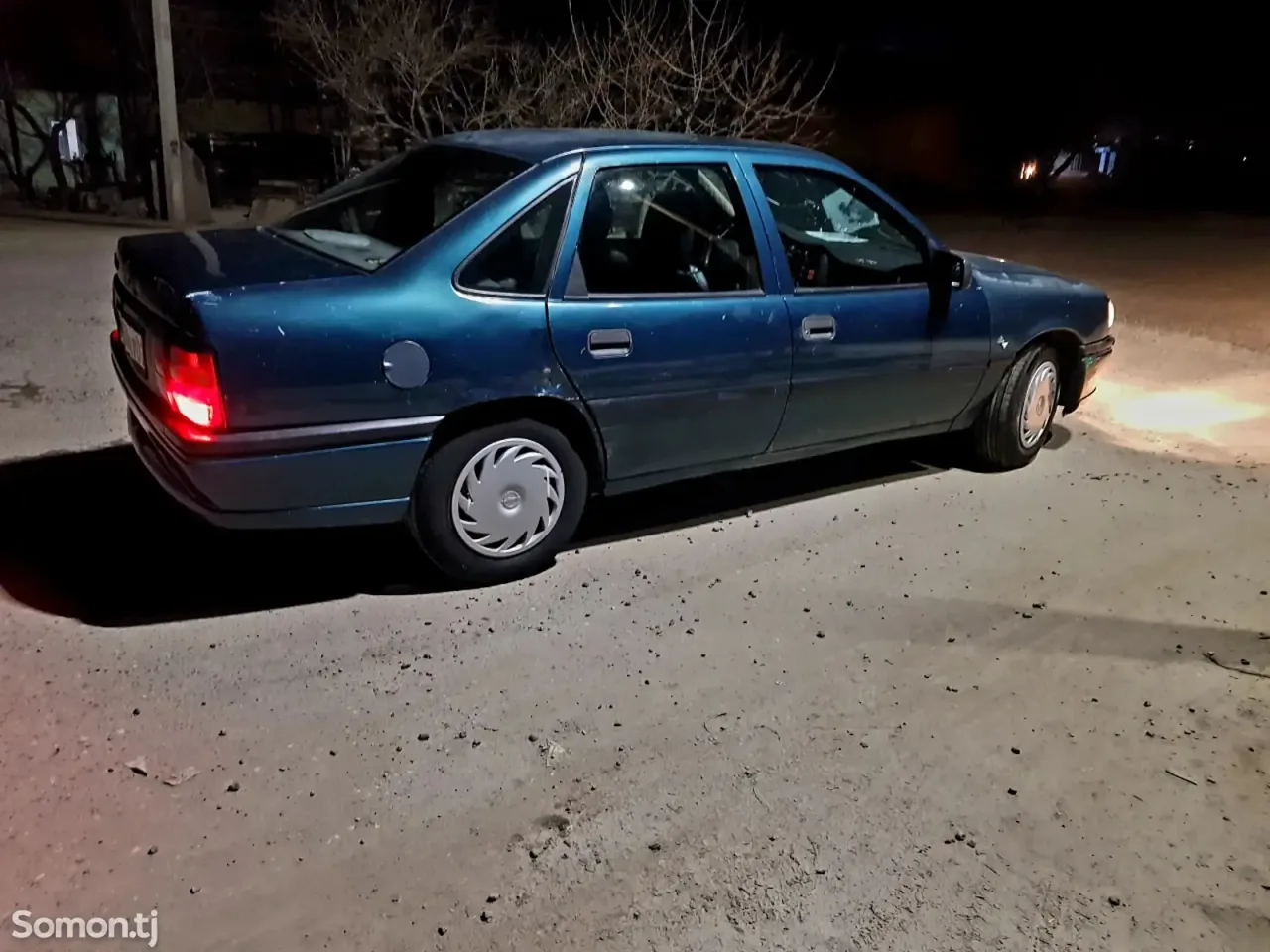 Opel Vectra A 1995 · 1.6 MT