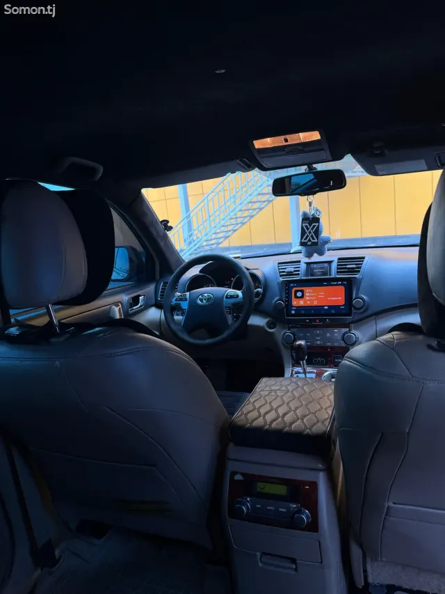Toyota Highlander 2012 · 3.5 AT