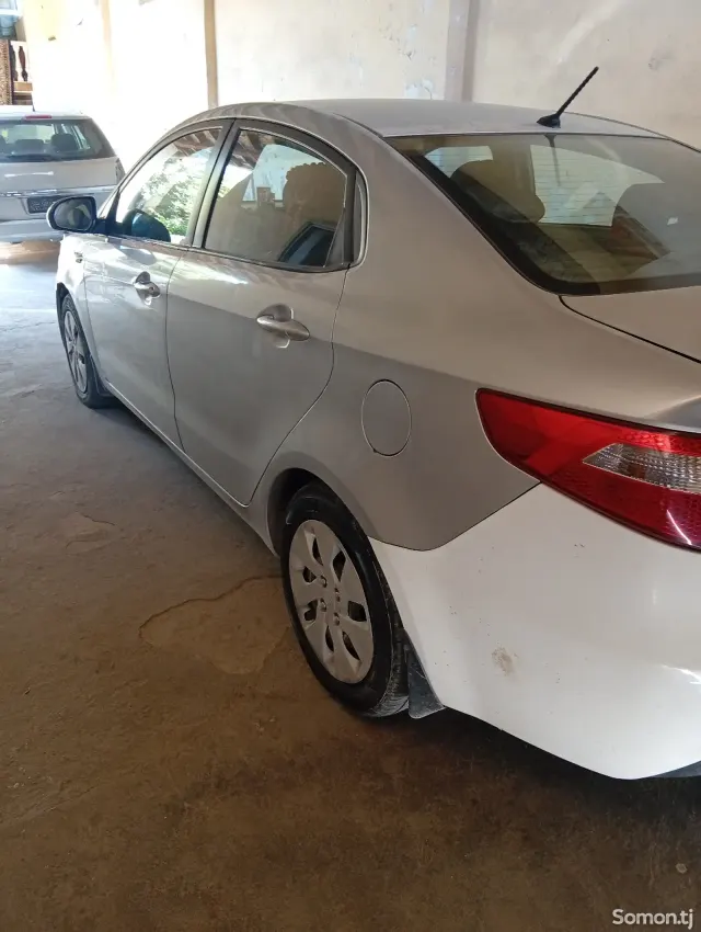 Kia Rio 2015 · 1.4 MT