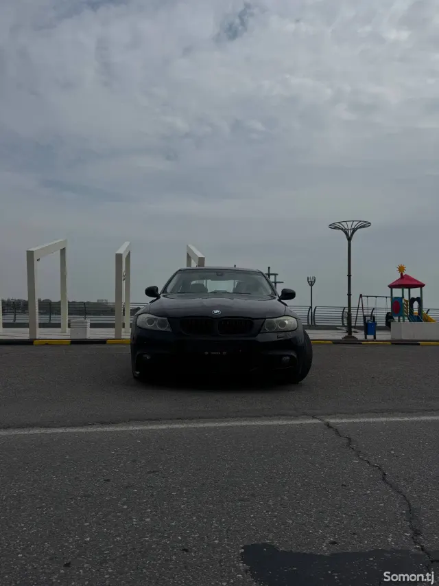 BMW 3 series 2011 · 3.0 AT