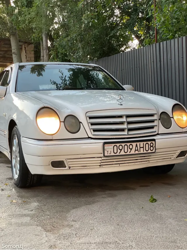 Mercedes-Benz E class 1996 · 2.3 AT
