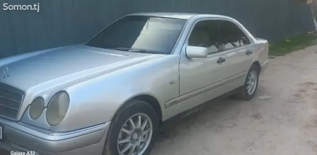 Mercedes-Benz E class 1997 · 2.0 AT