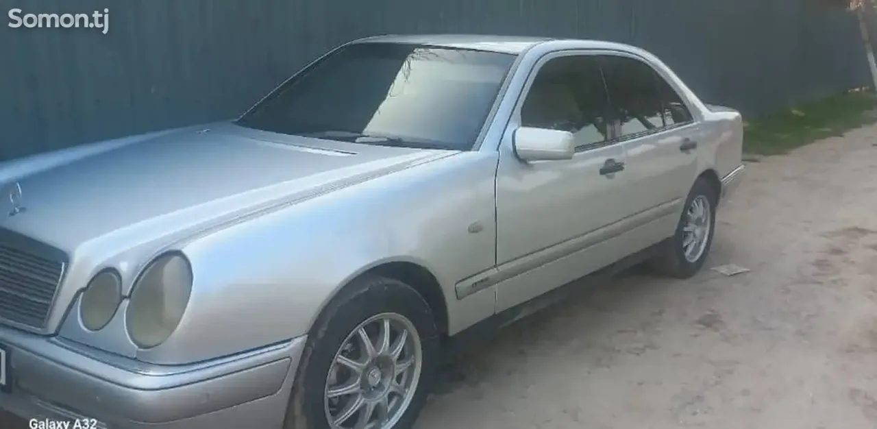 Mercedes-Benz E class 1997 · 2.0 AT