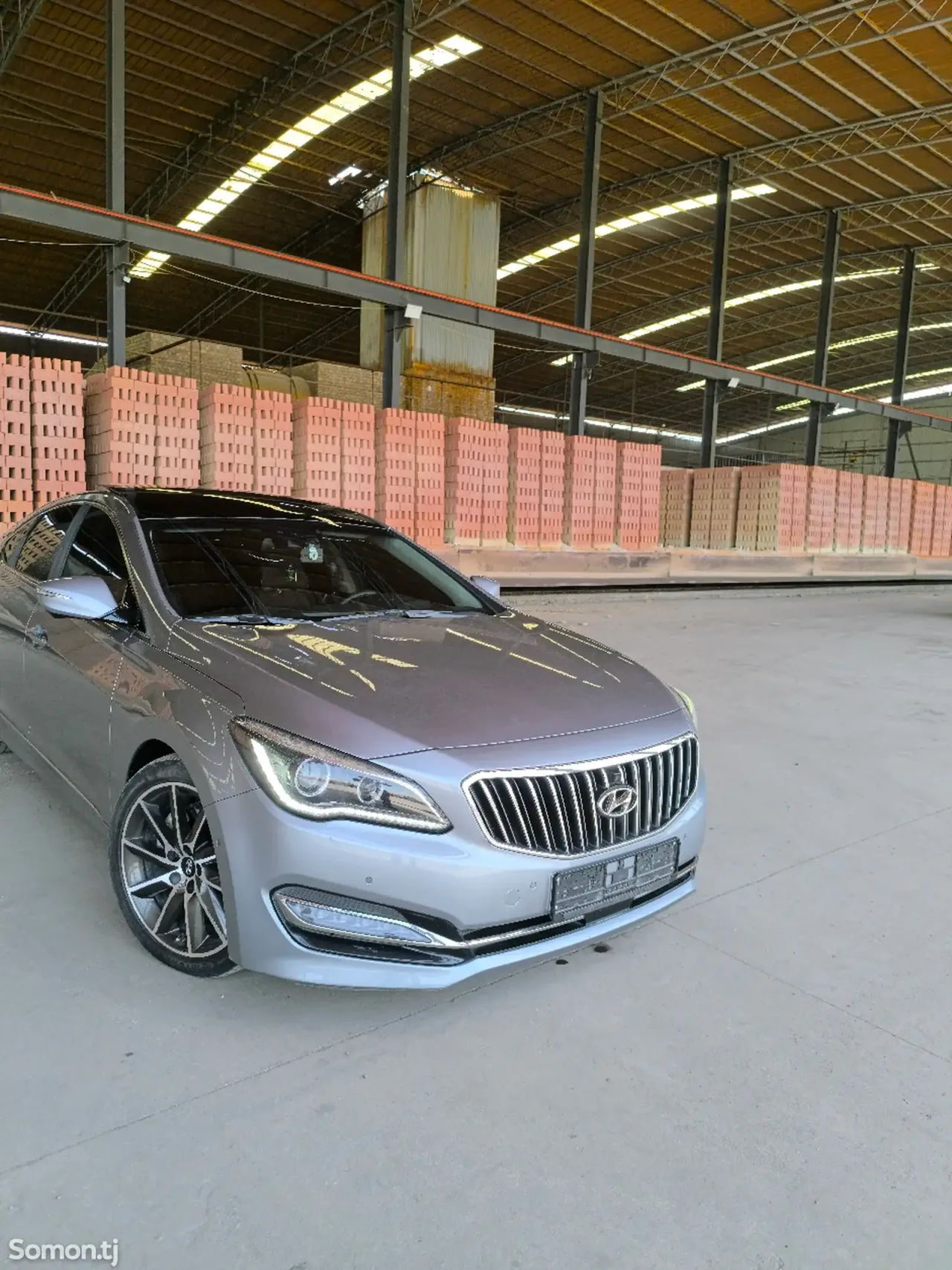 Hyundai Aslan 2014 · 3.3 AT