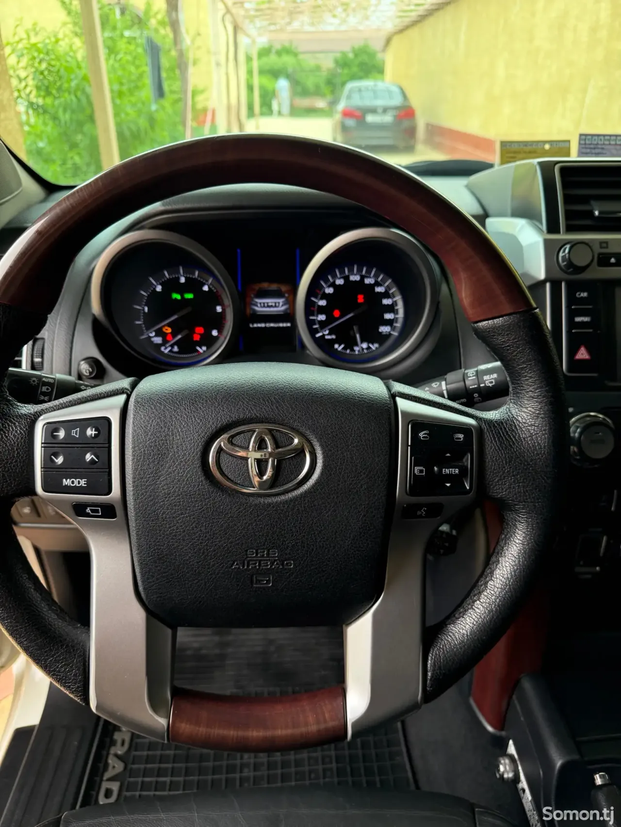 Toyota Land Cruiser Prado 2016 · 2.8 AT