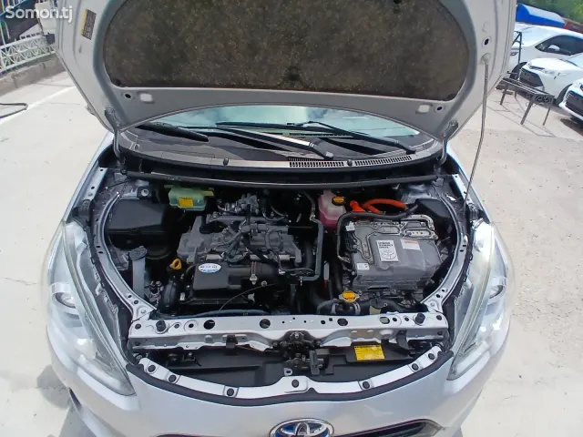 Toyota Aqua 2015 · 1.5 AT