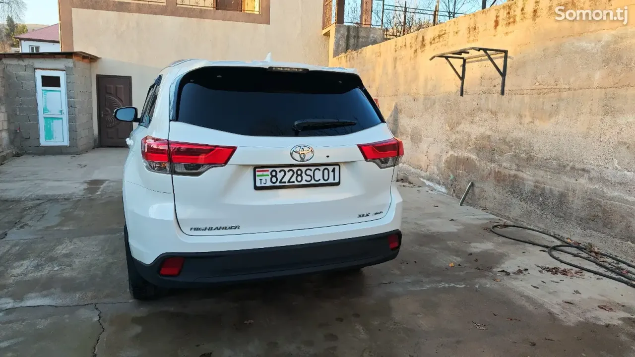 Toyota Highlander 2017 · 3.5 AT