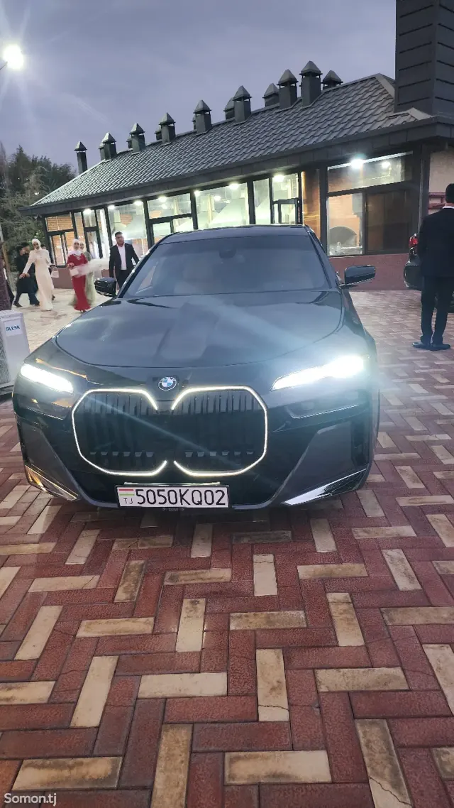 BMW 7 series 2013 · 4.0 AT