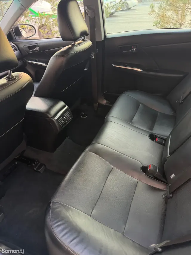 Toyota Camry 2015 · 2.5 AT