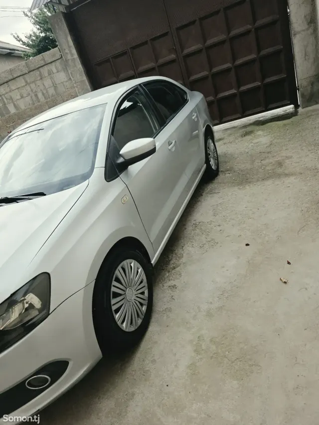 Volkswagen Polo 2016 · 1.6 AT