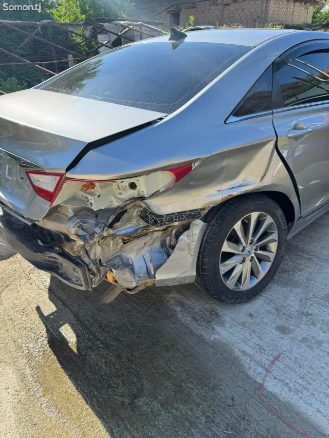 Hyundai Sonata 2011 · 2.0 AT