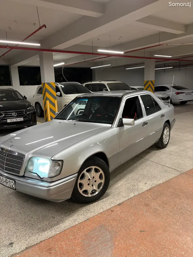 Mercedes-Benz W124 1995 · 2.5 AT