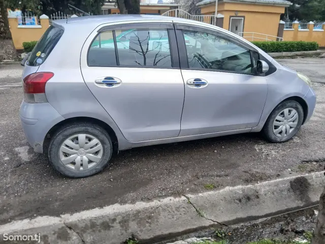 Toyota Vitz 2009 · 1.1 AT