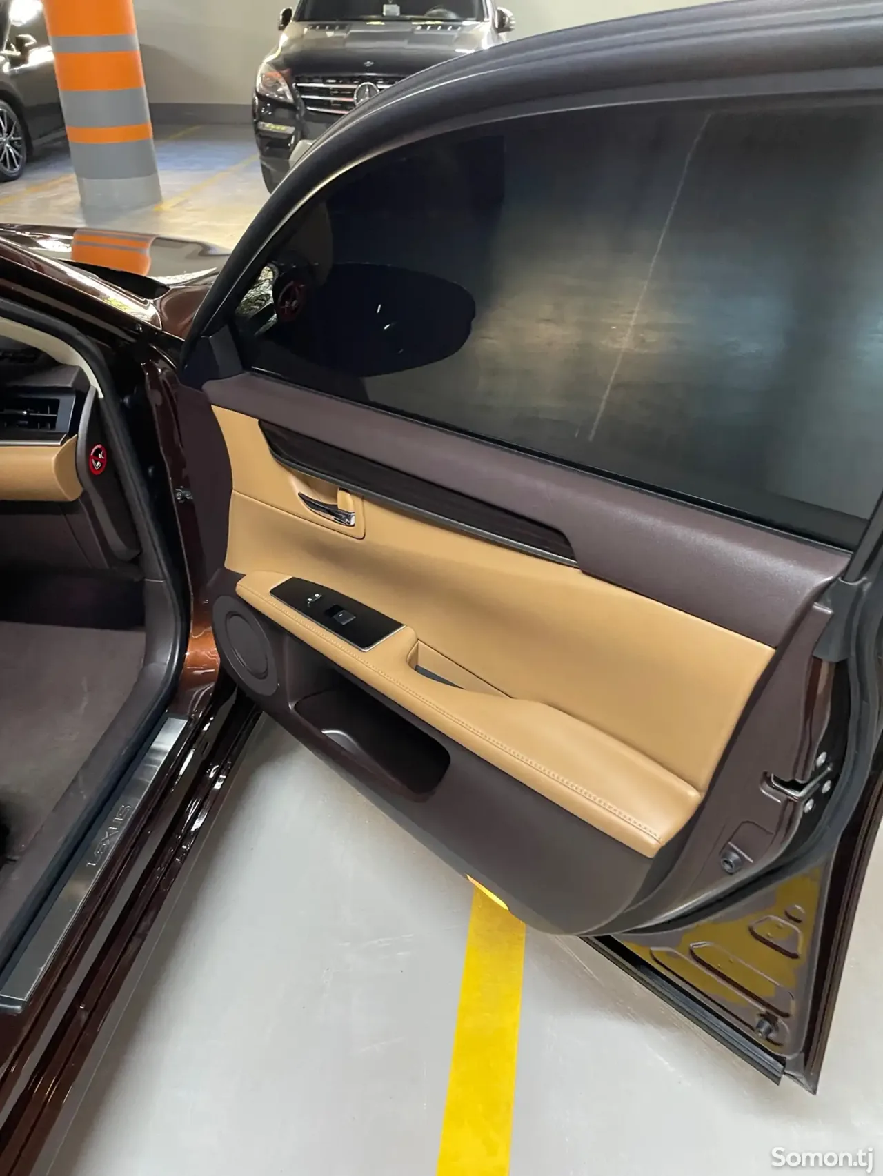 Lexus ES series 2016 · 2.5 AT
