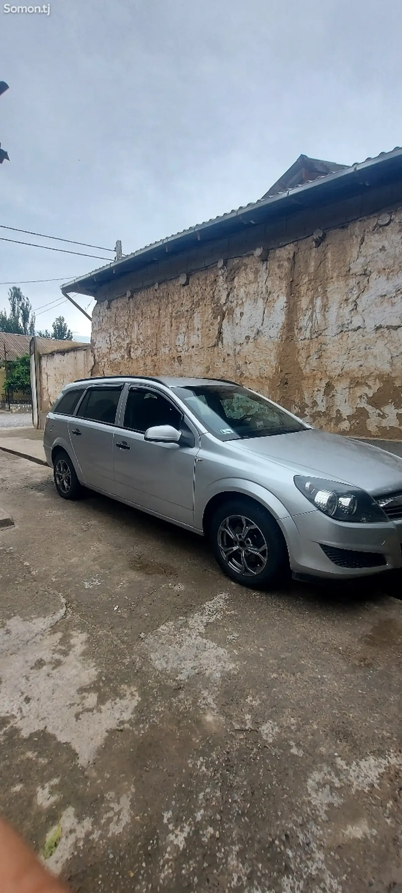 Opel Astra H 2011 · 1.6 MT