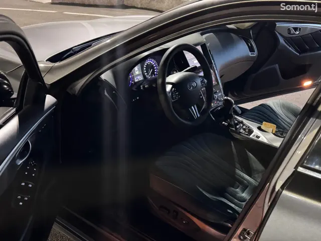 Infiniti Q series 2015 · 2.2 AT