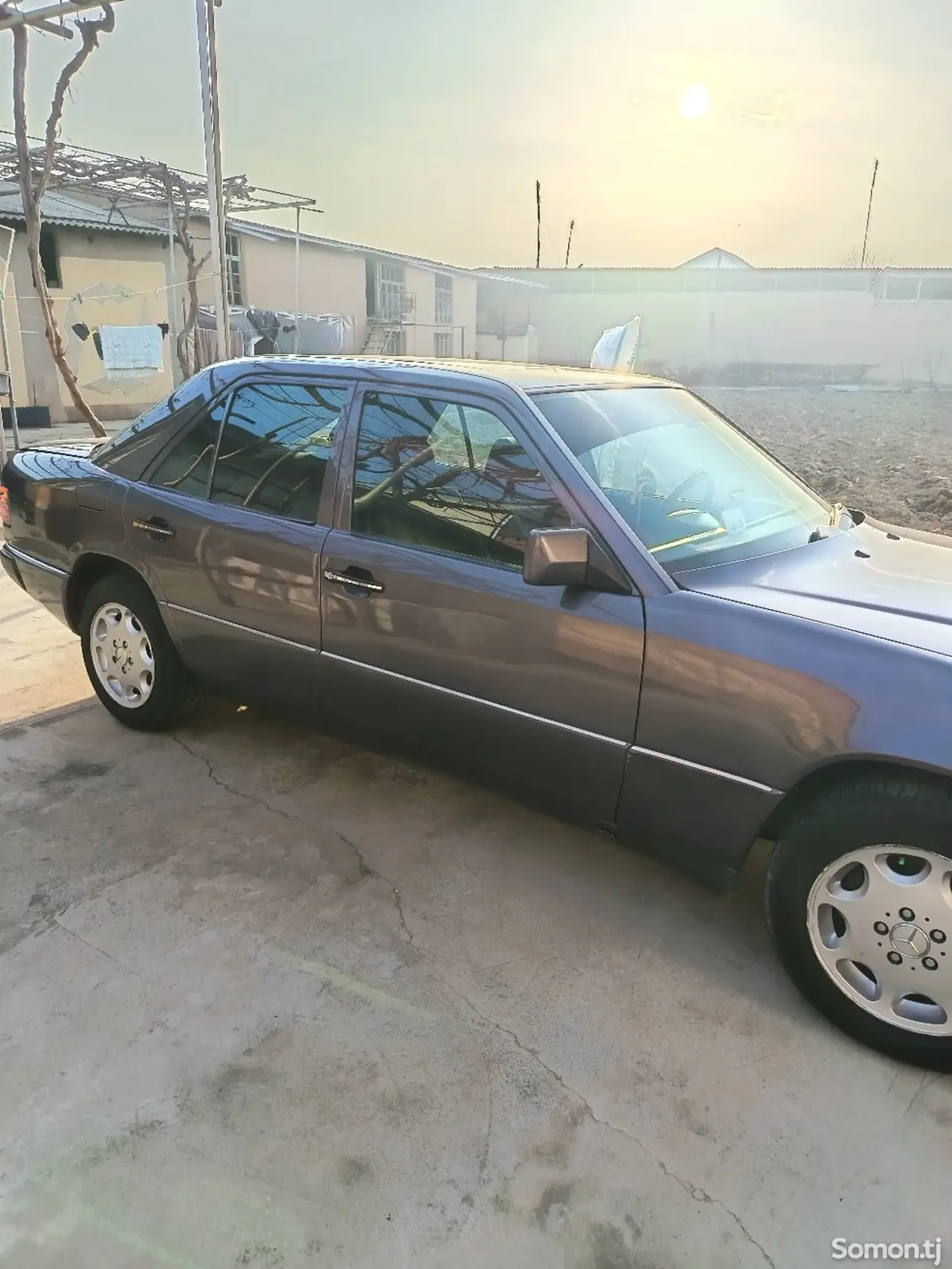 Mercedes-Benz W124 1993 · 2.0 MT