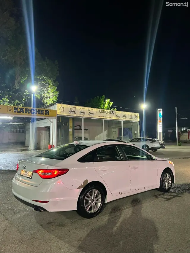 Hyundai Sonata 2017 · 2.4 AT