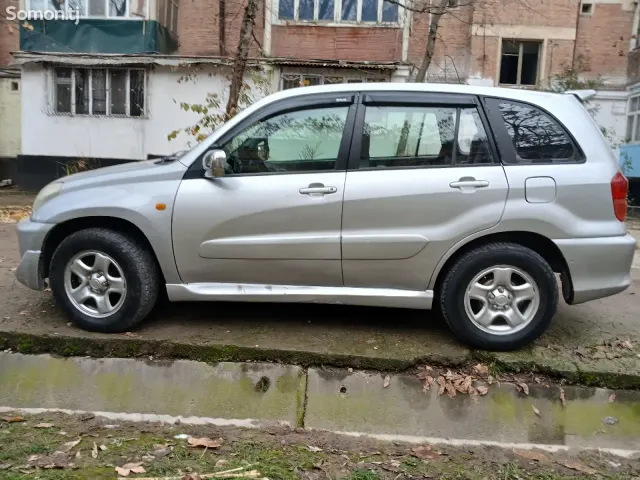 Toyota RAV 4 2005 · 1.8 AT